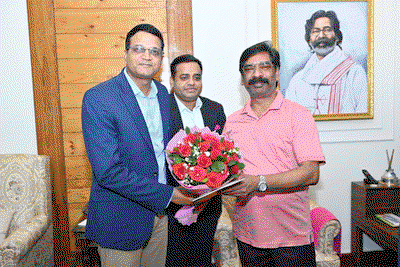 CM से मिल खेल सचिव सहित अन्य ने दिया डूरंड कप में मुख्य अतिथि बनने का निमंत्रण