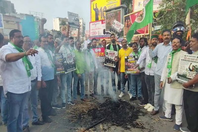 नीट पेपर लीक मामले पर झारखंड में सियासत तेज, JMM का मशाल जुलूस; शिक्षा मंत्री के इस्तीफे की मांग