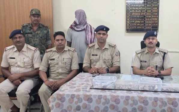 Ranchi : नगड़ी के ज्वेलरी शॉप में हुई चोरी का खुलासा, चांदी के आभूषण के साथ 1 गिरफ्तार