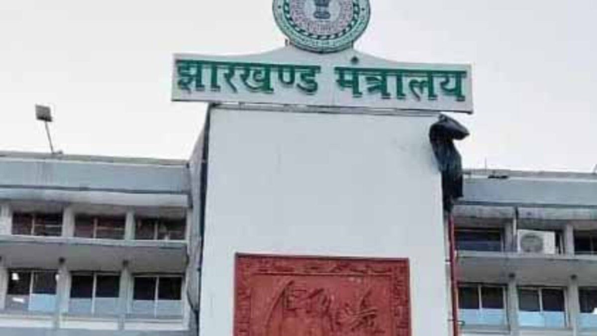 Jharkhand News : 25 साल पुराना ढांचा, बढ़ा काम, पथ निर्माण विभाग में इंजीनियरों की कमी