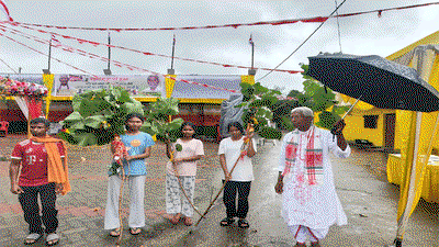 Ranchi News: करम पूजा विधि-विधान से संपन्न, करम डाली विसर्जित कर बहनों ने दी विदाई