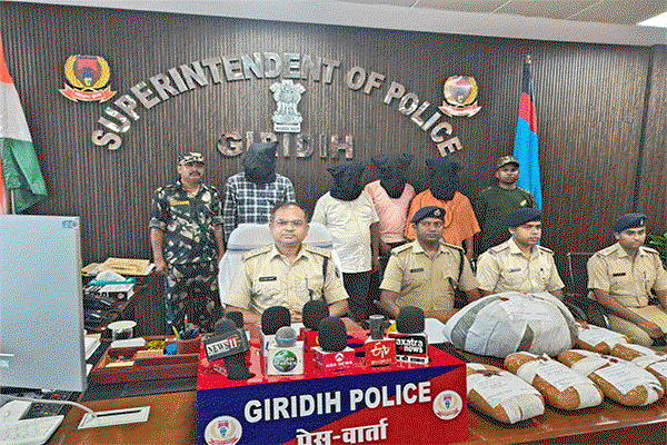 गिरिडीह : 10 किलो गांजा के साथ चार तस्कर गिरफ्तार