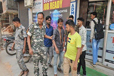 गिरिडीह: शादी समारोह से मोबाइल चोरी करके भागे युवक को दबोचा