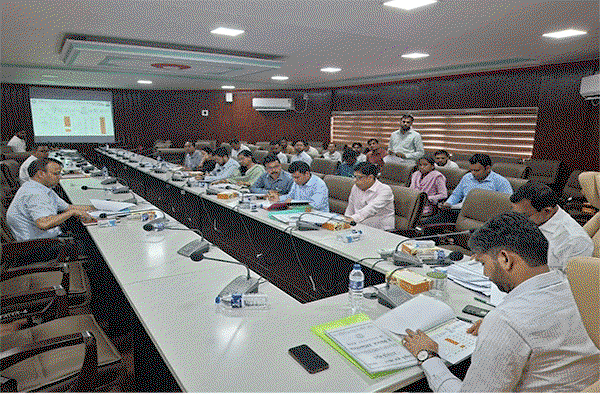 जामताड़ा : मनरेगा व आवास योजनाओं की समीक्षा बैठक,डीसी आलोक कुमार ने दिए सख्त निर्देश