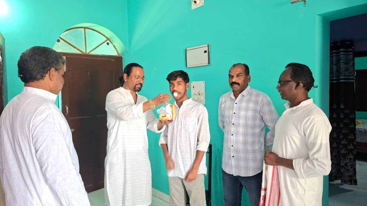 राज्य के सेकंड टॉपर दिव्यांशु उरांव को किया गया सम्मानित, बिशुनपुर में खुशी की लहर