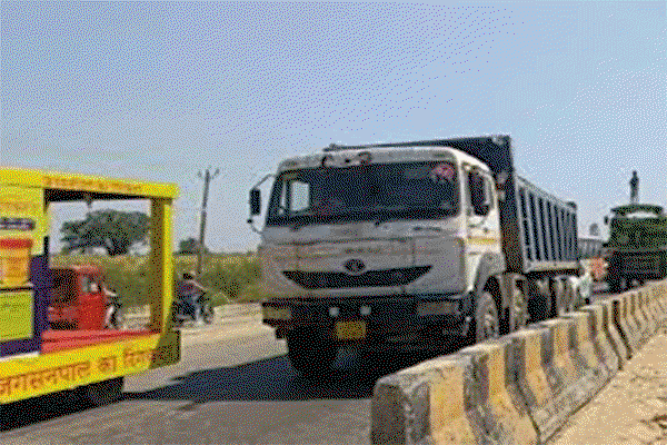 Hazaribagh News : मुहर्रम को लेकर शहरी क्षेत्र में भारी वाहनों पर रोक