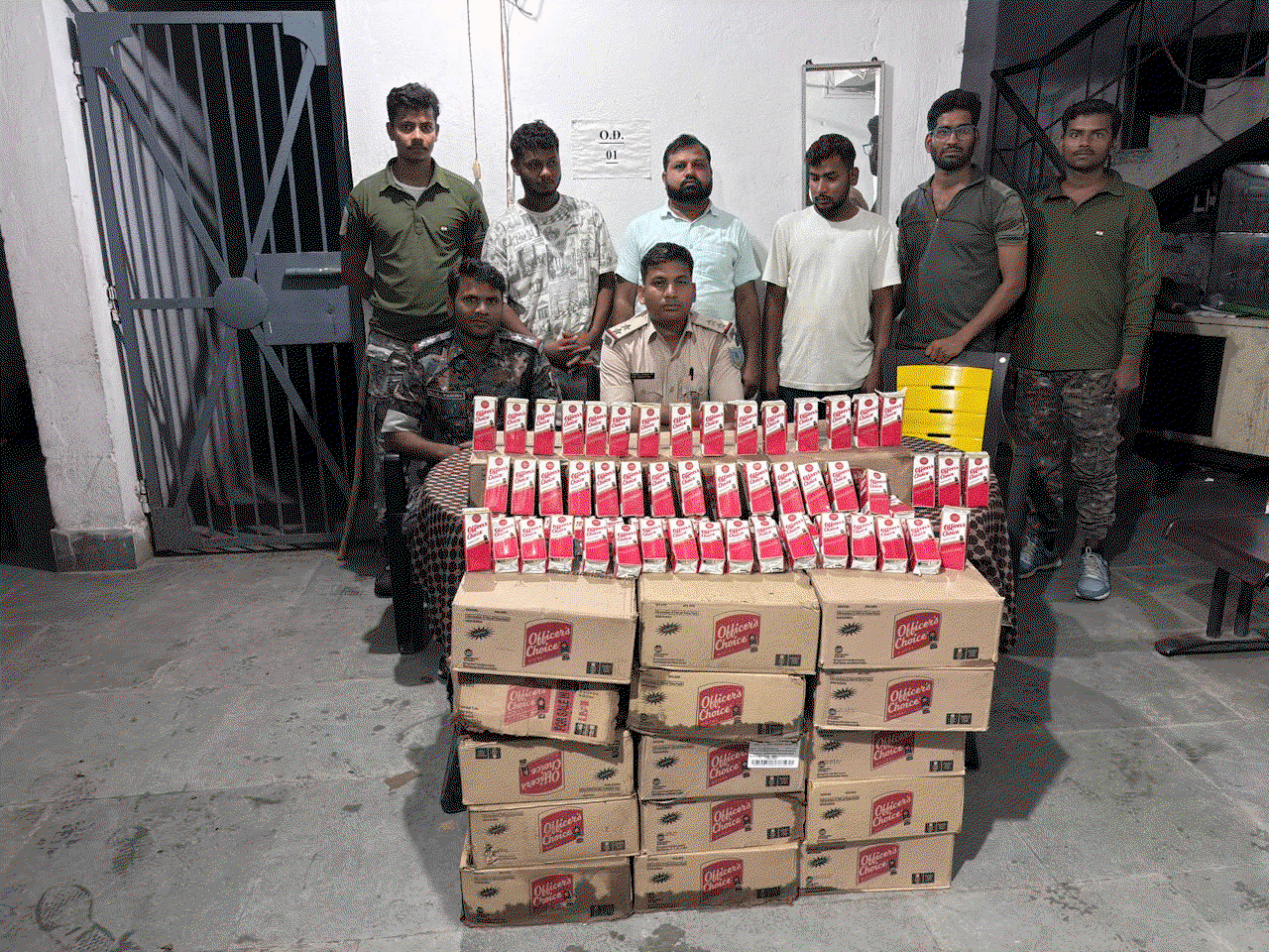 Hazaribagh News: पुलिस की बड़ी कार्रवाई, 18 पेटी अंग्रेजी शराब बरामद,3 गिरफ्तार