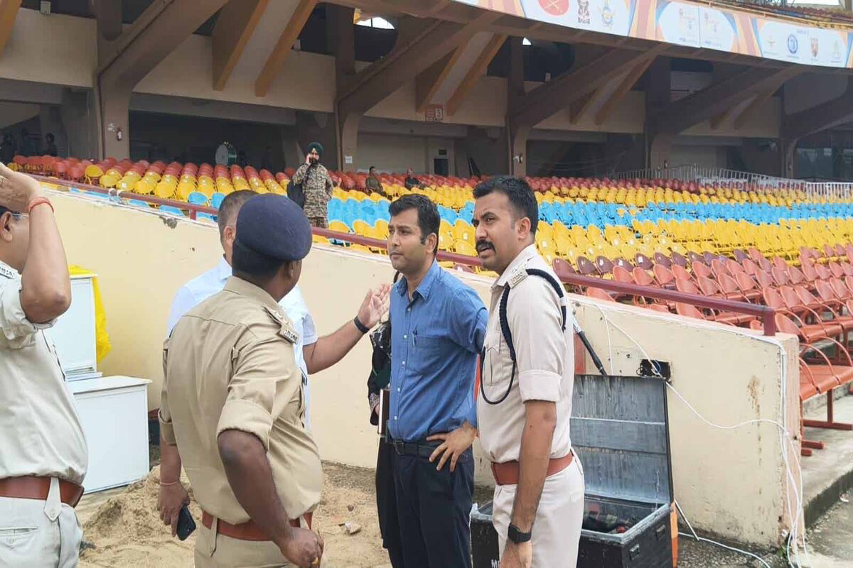 Ranchi : डूरंड कप 26 जुलाई से, SDM ने लिया जयपाल सिंह मुंडा स्टेडियम का जायजा