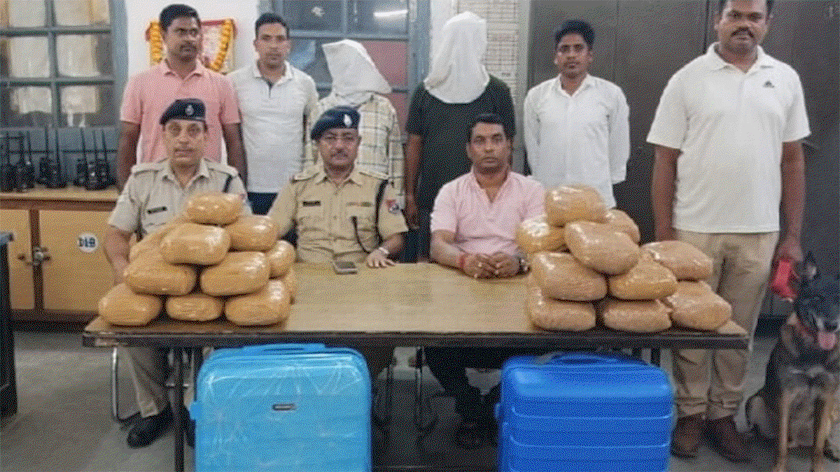 Jamshedpur : टाटानगर स्टेशन पर 30 किलो गांजा के साथ दो तस्कर गिरफ्तार