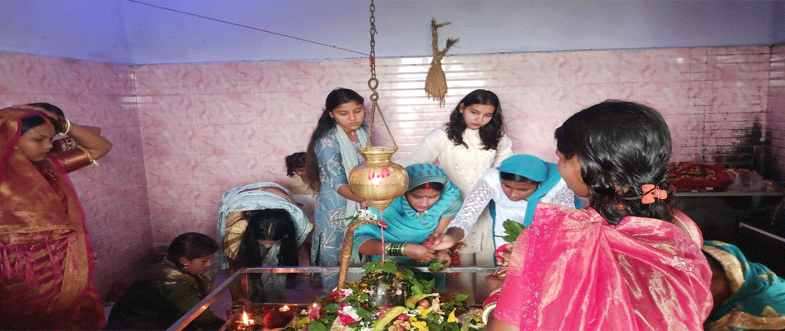 बोकारो में अंतिम सोमवारी पर शिव मंदिरों में उमड़ी श्रद्धालुओं की भीड़