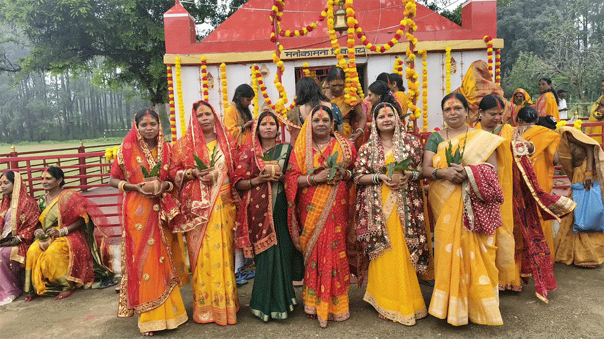 नेतरहाट में अंतिम सोमवारी पर गूंजा हर-हर महादेवस का जयघोष, निकली भव्य कलश यात्रा