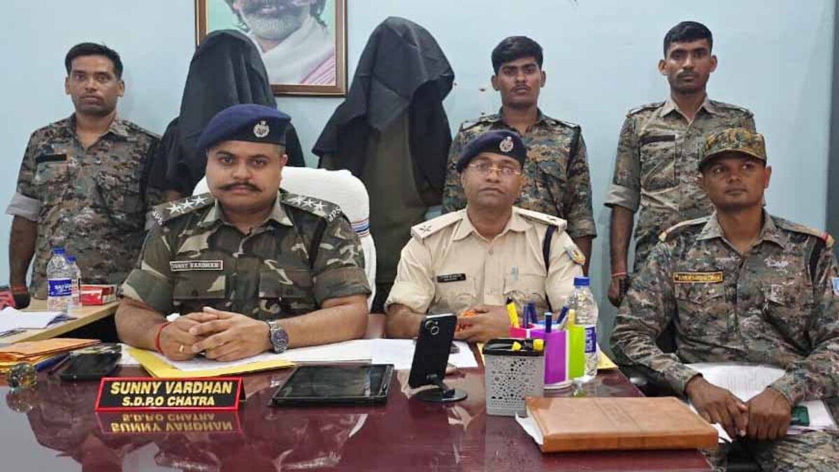 Chatra News : अंतर्राज्यीय गिरोह के दो तस्कर गांजा के साथ गिरफ्तार, कार व शराब जब्त