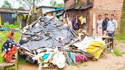 Bokaro News : तेज बारिश में गिरा कच्चा मकान, बाल-बाल बचा परिवार