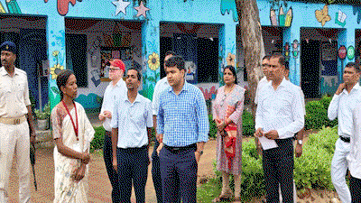 Chaibasa News :  डीसी ने SSIP प्लस टू स्कूल का किया औचक निरीक्षण
