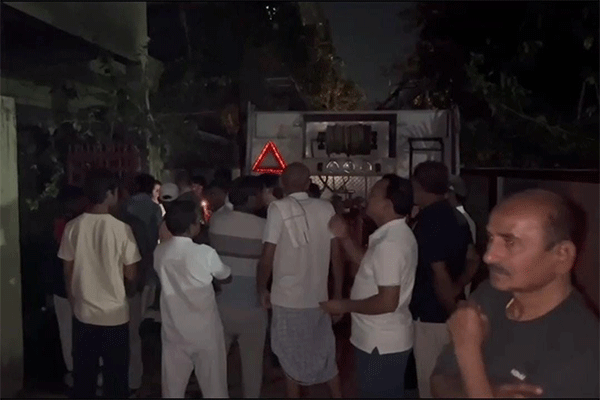 धनबाद : वीर कुंवर सिंह कॉलोनी में लगी आग, दमकल की तत्परता से टला बड़ा हादसा