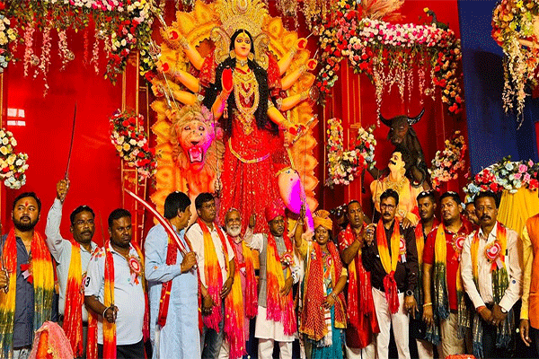 बाबूलाल ने चैती दुर्गा पूजा पंडाल का  किया उद्घाटन, मेयर रोशनी खलखो रहीं मौजूद