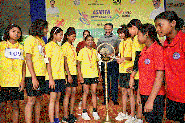 गिरिडीह: अस्मिता सिटी लीग का डीसी ने किया उद्घाट