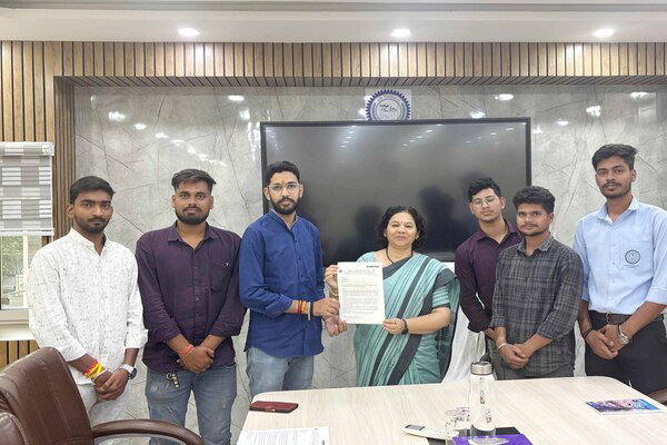 ABVP ने रांची विवि कुलपति से की मुलाकात, स्नातक व सेल्फ फाइनेंस नामांकन एक साथ कराने की मांग