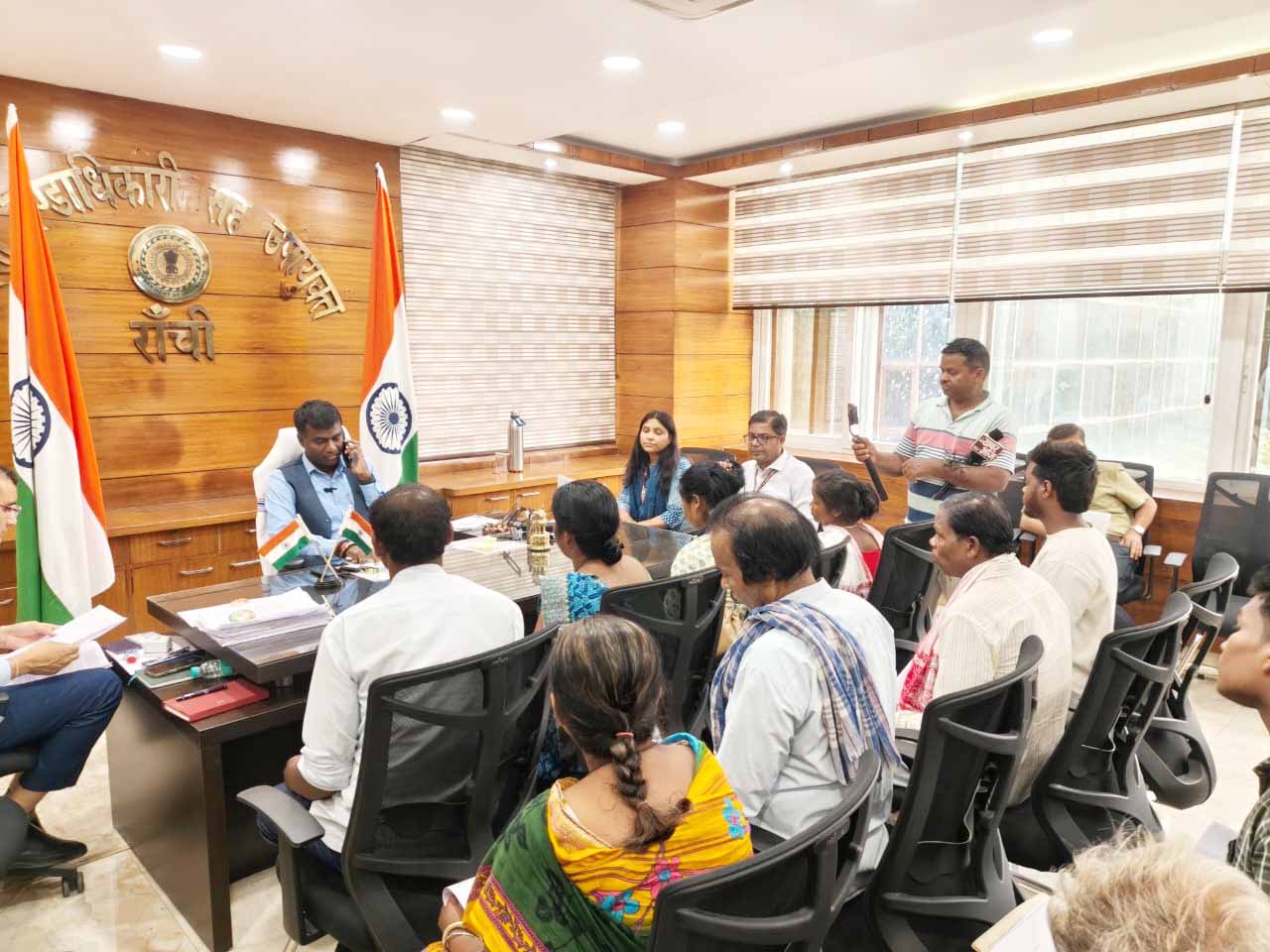 Ranchi : गलत वंशावली सत्यापन करने वाले ग्राम प्रधानों व मुखिया पर होगी कार्रवाई- डीसी