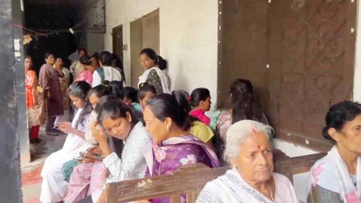 Ranchi : रिपेयरिंग या बेदखली? हॉस्टल खाली कराने के विरोध में उतरीं 200 कामकाजी महिलाएं