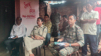 Latehar News: नेतरहाट में छापेमारी, भारी मात्रा में अवैध शराब बरामद