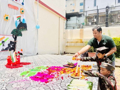 Ranchi : सौरेंद्रमोहिनी पब्लिक स्कूल में कारगिल विजय दिवस पर देशभक्ति की गूंज, वीर शहीदों को दी श्रद्धांजलि