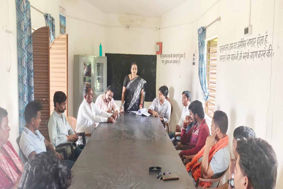 Jamtara : भाजपा ने आगामी कार्यक्रम को सफल बनाने को लेकर गोराइनाला मंडल में की बैठक