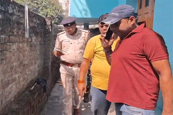 धनबाद :  तपोवन कॉलोनी में बंद घर को चोरों ने बनाया निशाना, ताला तोड़ जेवरात व कीमती सामान लेकर फरार