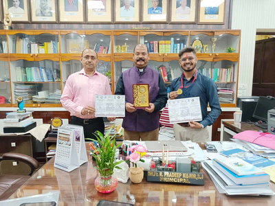 रांची : भाषण प्रतियोगिता में प्रथम स्थान प्राप्त कर आकाश गिरी ने राज्य का नाम किया रोशन