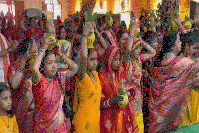 Giridih News : श्याम मंदिर में कलश यात्रा के साथ शुरू हुई सात दिवसीय श्रीमद् भागवत कथा