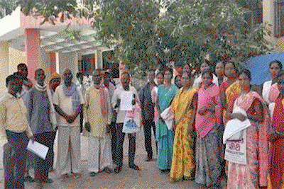 Latehar  News : गैर मजरूआ व सार्वजनिक उपयोग की भूमि से कब्‍जा हटाने की मांग की, DC को सौंपा ज्ञापन