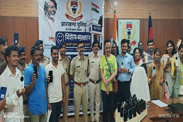 Khunti News : पुलिस का मिशन मुस्कान सफल, 57 गुम मोबाइल बरामद कर मालिकों को लौटाए