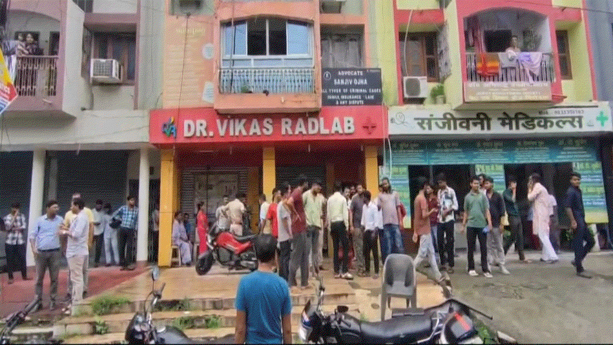 Bokaro News : लैब टेक्नीशियन पर मरीज के साथ मारपीट का आरोप, परिजनों ने की तोड़फोड़