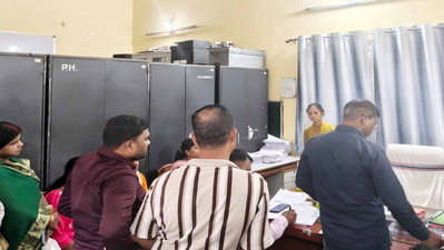 Ranchi News : 2003 की मतदाता सूची में नाम नहीं होने पर नोटिस, दस्तावेज लेकर पहुंचे लोग