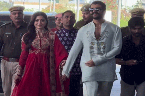 शादी के बाद पहली बार मीडिया के सामने आए रश्मिका -विजय देवरकोंडा, वीडियो वायरल