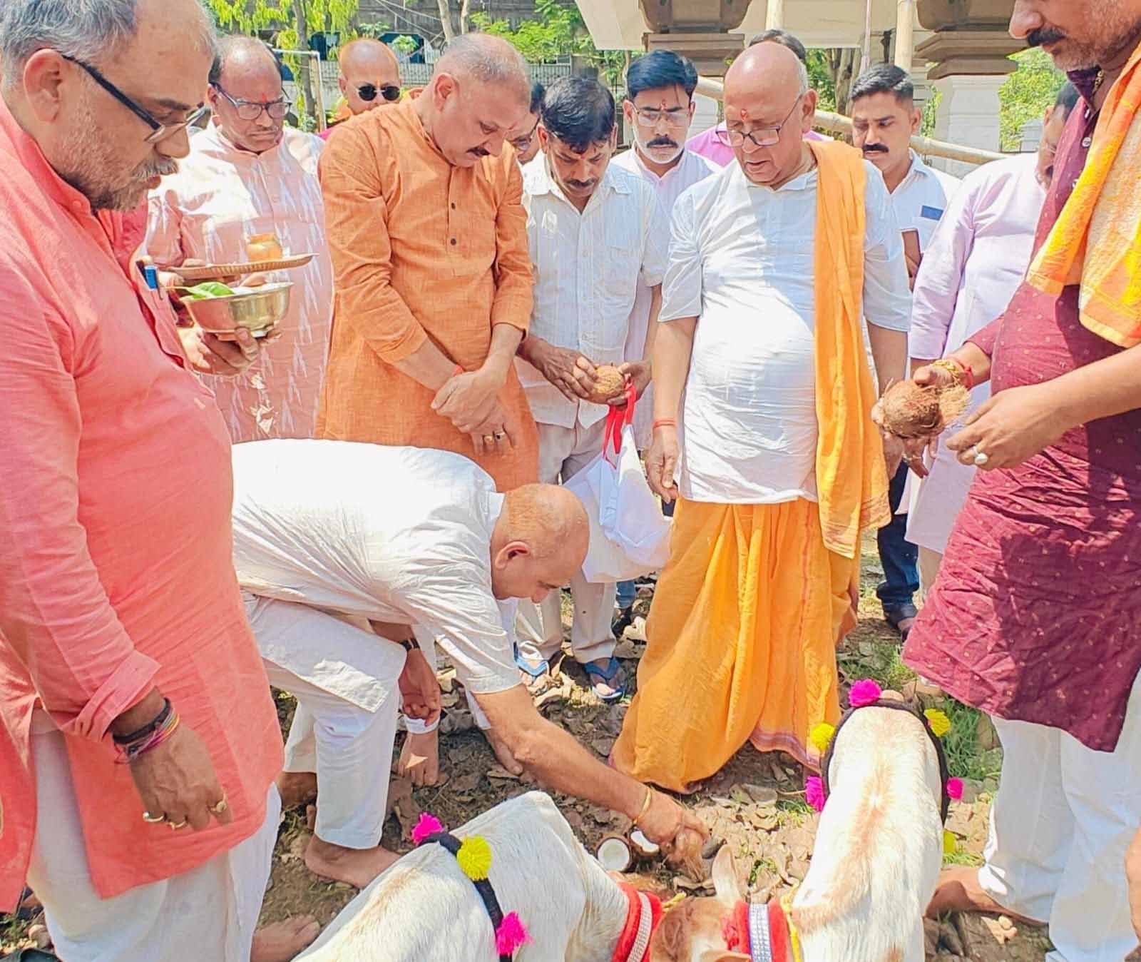 सरयू राय ने किया भूमिपूजन, लक्ष्मीनारायण मंदिर परिसर में बनेगा सनातन सदन व गोसेवा केंद्र