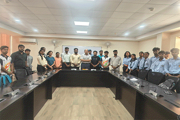 DSPMU में खेल सुविधाओं में अनियमितता व भ्रष्टाचार का आरोप, छात्रों ने कुलपति को सौंपा ज्ञापन