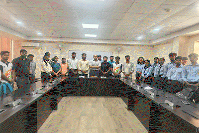 DSPMU में खेल सुविधाओं में अनियमितता व भ्रष्टाचार का आरोप, छात्रों ने कुलपति को सौंपा ज्ञापन