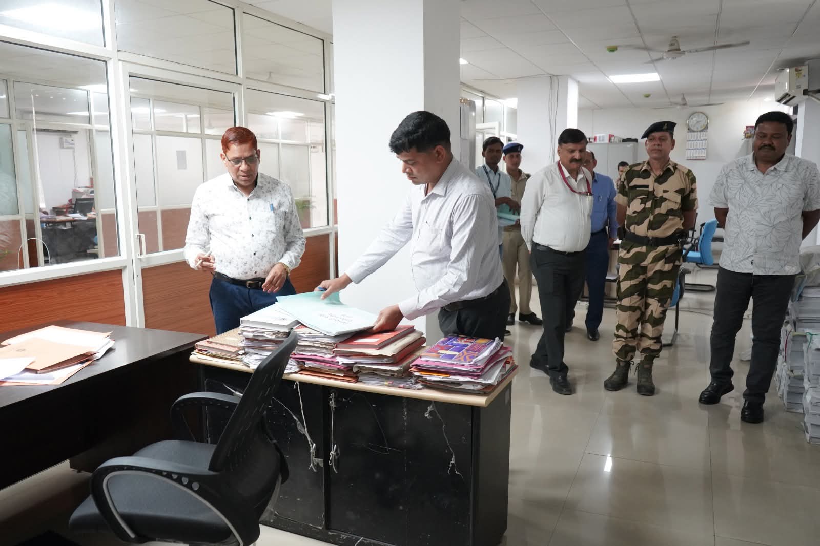 रिम्स में निदेशक का निरीक्षण, ड्यूटी से गायब कर्मचारी, होगी कार्रवाई