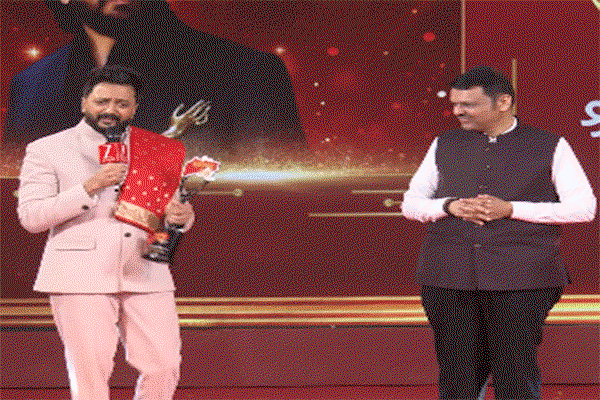 Entertainment News :  फिल्म 'राजा शिवाजी' के सफलता के बीच, रितेश देशमुख को मिला बेस्ट डायरेक्टर का अवॉर्ड