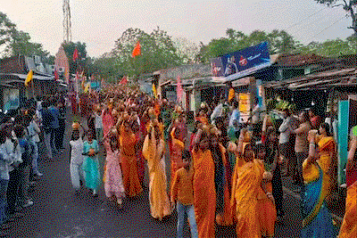 Deoghar News : चितरा में 1008  महाविष्णु यज्ञ व मेले की शुरुआत,महिलाओं ने उठाया  कलश