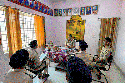 Jamtara News : बकरीद से पहले सुरक्षा कड़ी, SP ने थानों का लिया जायजा
