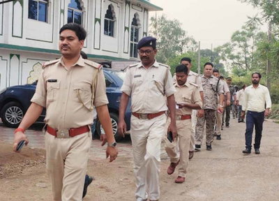 Ramgarh : बकरीद से पहले बरकाकाना पुलिस ने निकाला फ्लैग मार्च, शांतिपूर्ण त्यौहार मनाने की अपील