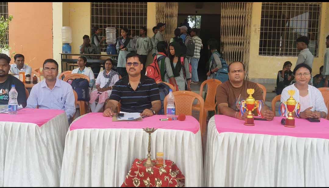 Saraikela : राजनगर में प्रखंड स्तरीय सुब्रतो कप फुटबॉल प्रतियोगिता का आगाज
