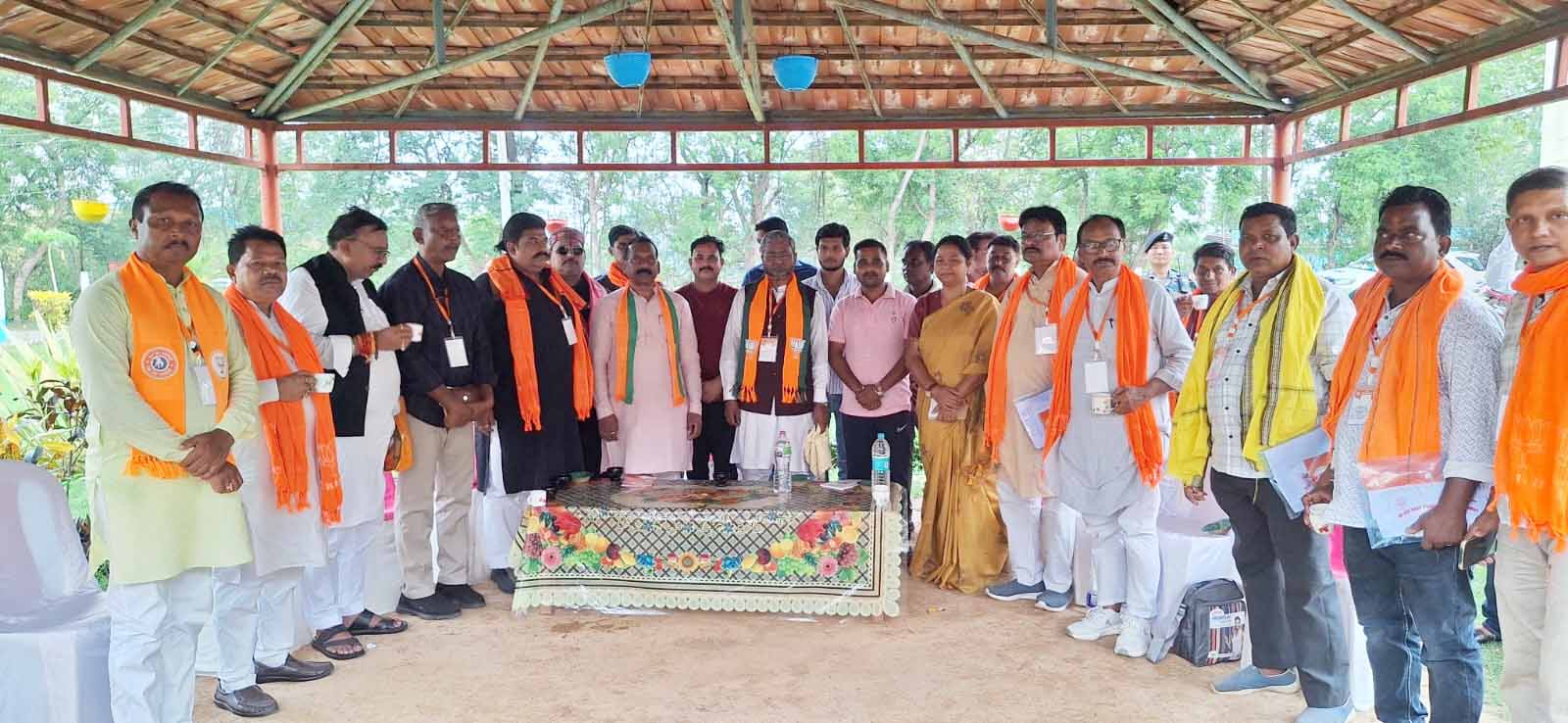Chakradharpur : 2027 पंचायत चुनाव की तैयारी में जुटे भाजपा कार्यकर्ता- बाबूलाल