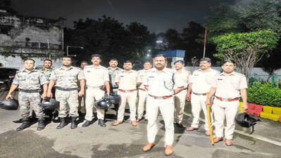 Jamshedpur News : बढ़ते अपराध के बीच बिष्टुपुर में पुलिस की रात्रि गश्ती, गलियों में निकला पुलिस बल