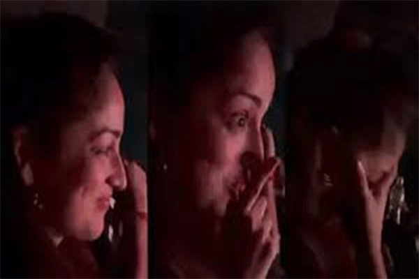 ‘धुरंधर 2’ देखने थिएटर पहुंचीं यामी गौतम, स्क्रीन पर खुद को देख शरमाई