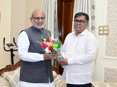 रांची : उपराष्ट्रपति से मिले युगांतर भारती के अध्यक्ष अंशुल शरण