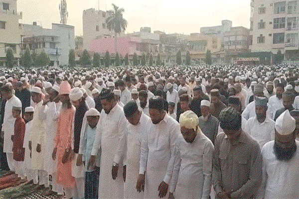 Jamshedpur News : उत्साह व भाईचारे के साथ मनाया गया बकरीद का त्योहार