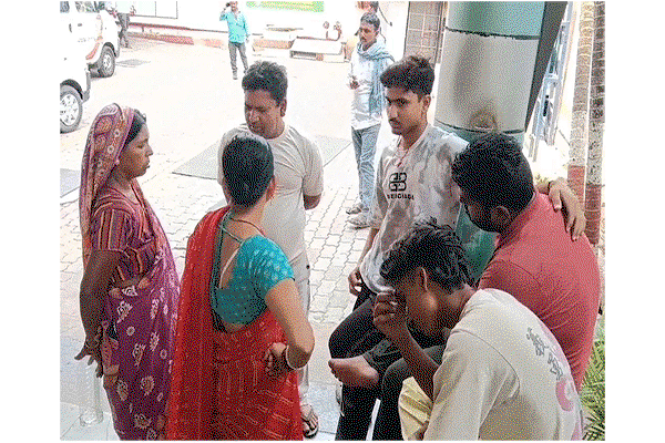 Dhanbad News : ट्रक की चपेट में आकर मिस्त्री की मौत, मातम